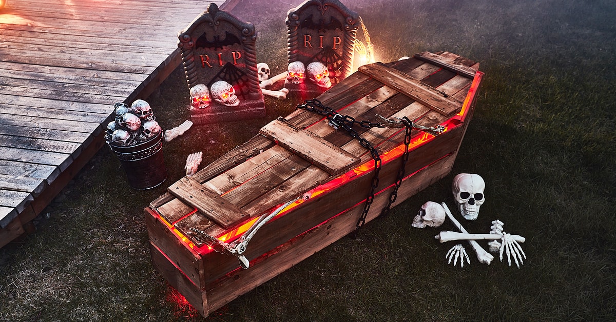 How to Build a Wooden Coffin for Halloween | RONA
