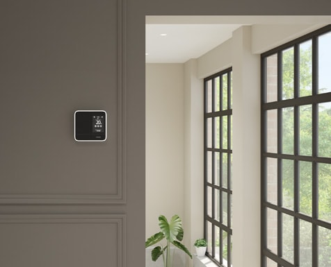 Thermostat noir sur un mur brun-gris