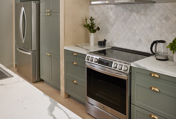 Shake-style grey-green kitchen cabinets