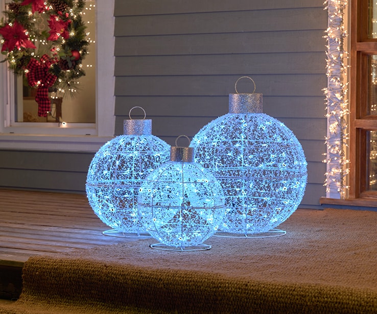 Outdoor Christmas Decorations To Celebrate The Season | RONA