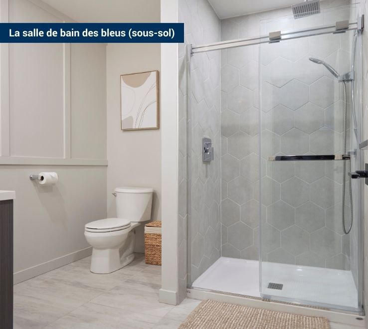 Une petite salle de bain