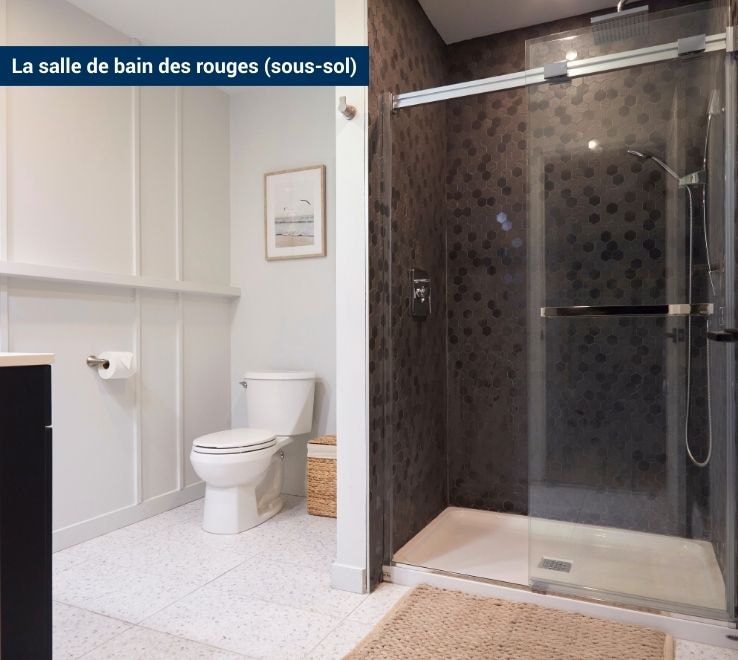 Une petite salle de bain