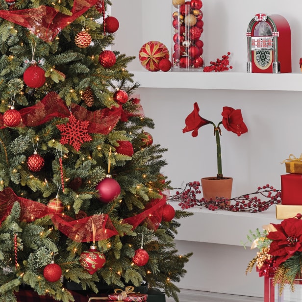 Get inspired by christmas decor canada for a Canadian holiday feel