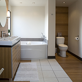 Salle De Bain Sur Plancher Bois