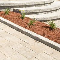 Plan a landscaping project with pavers - PLANNING GUIDES | RONA | RONA